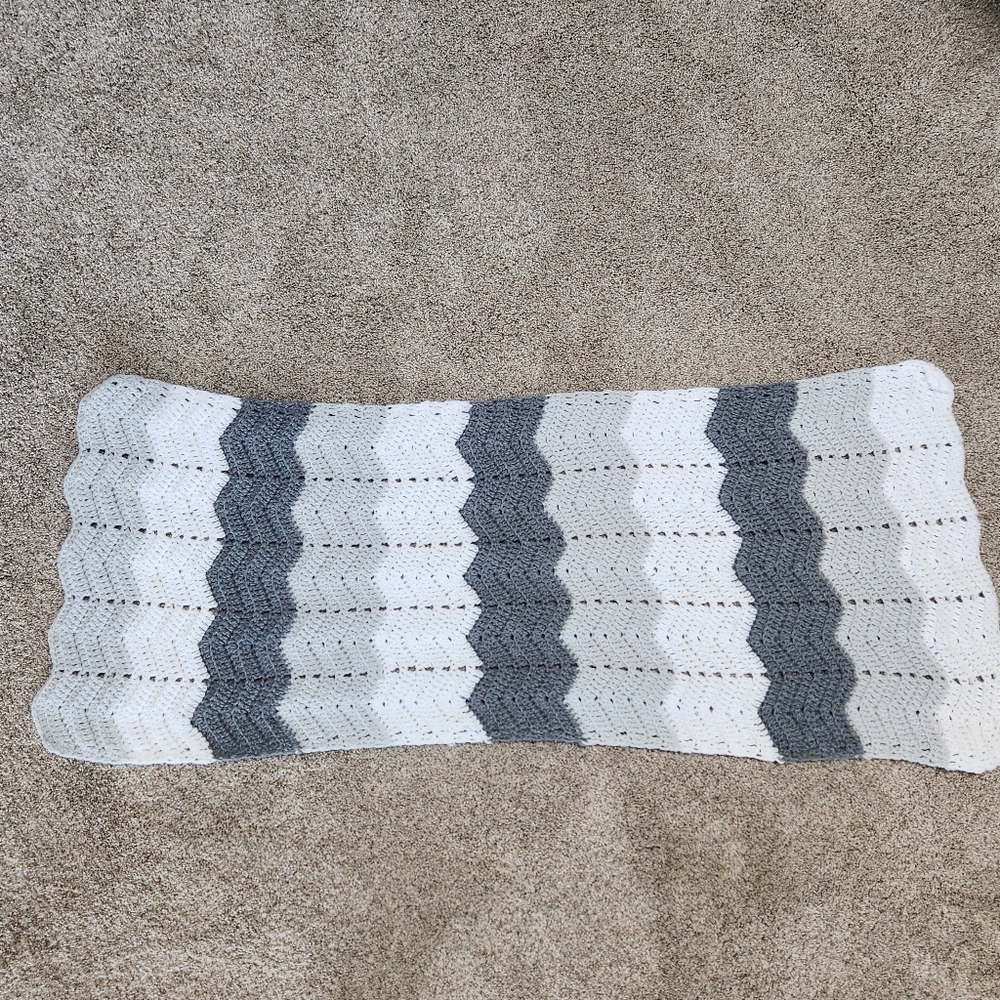 Hand Knitted Gray and White Table Runner